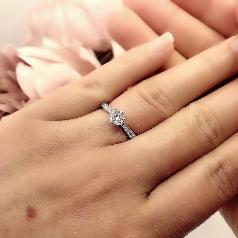 Sparkle of Elegance – Adjustable Ring